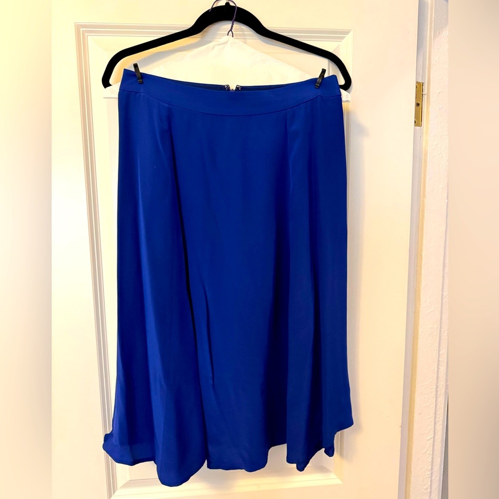 Flattering JCrew *silk* skirt (like new!). Color is stunning!